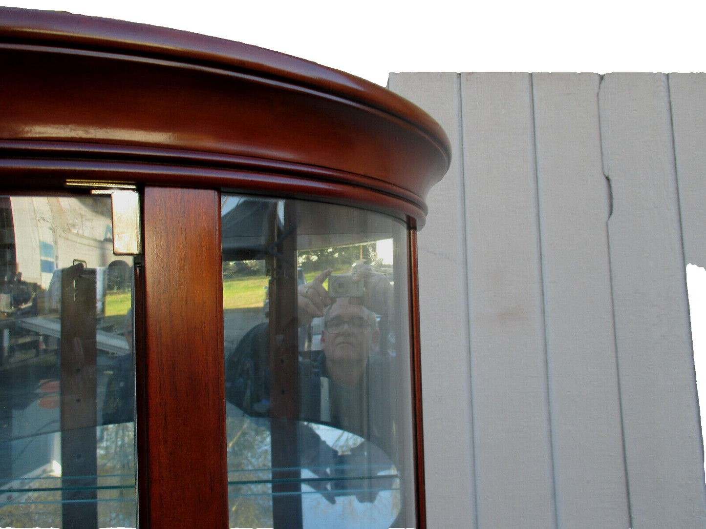 62294   Mahogany Bow Glass Curio China Cabinet HOME MERIDIAN