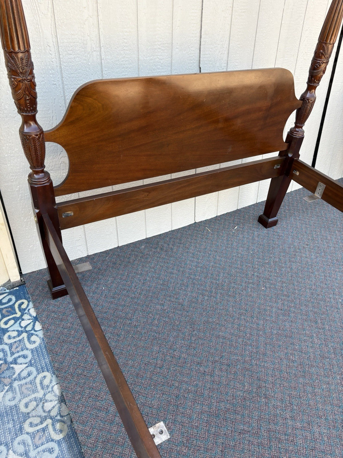 66932  Quality QUEEN Size  Solid Mahogany Poster Bed