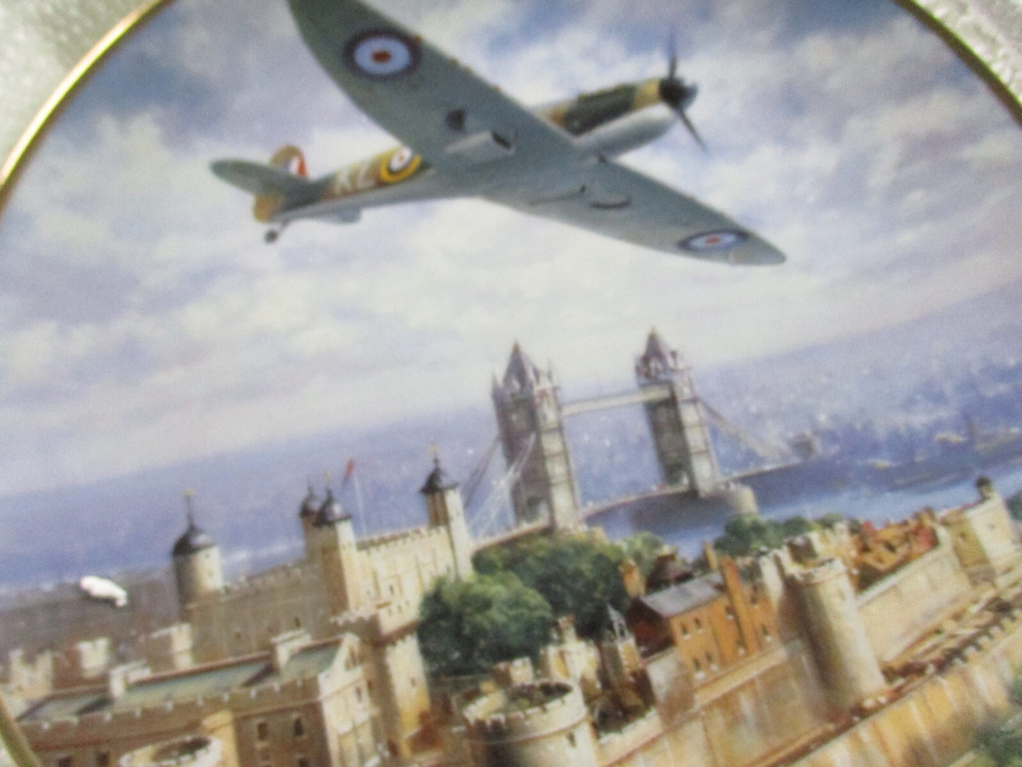 ES 03:      8 1/4"   3  Porcelaine Plates  Hamilton Collection Raymond Waddey