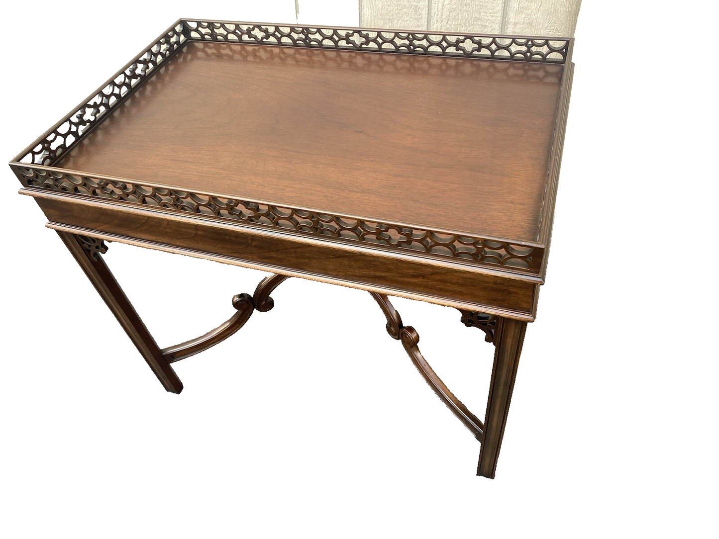 65698  SUTTON CENTURY  Reproductions  CROWN FINIAL CHINA  Mahogany Lamp Table