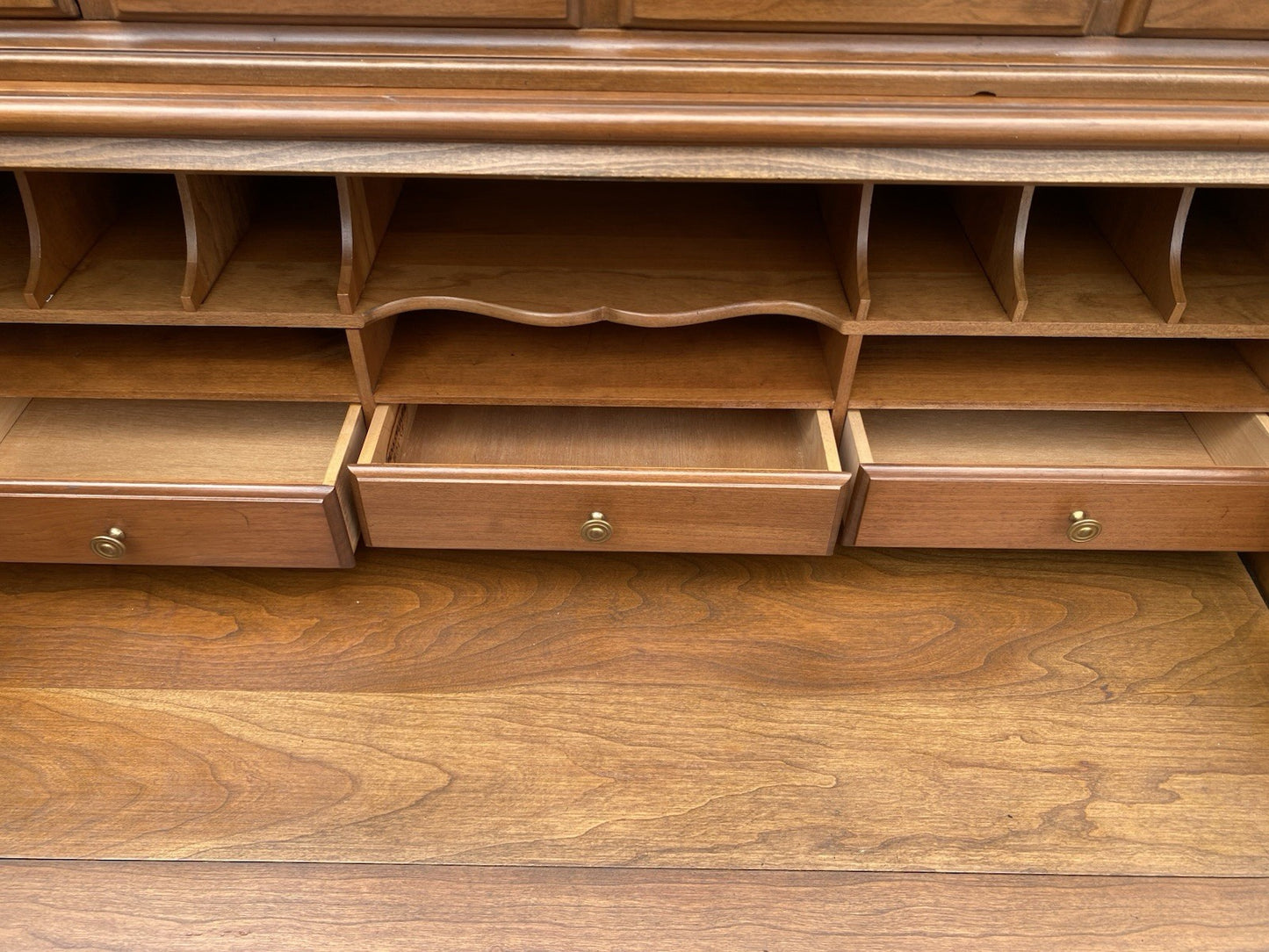 66506 Pennsylvania House Secretary Desk w/ Bookcase top