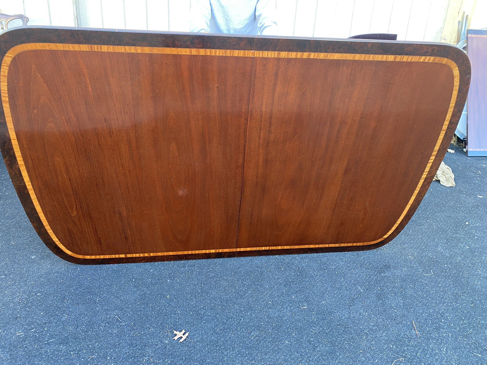 65678   GAINES McHale Banded Mahogany  Dining Table w/ leaf + 8 Chairs