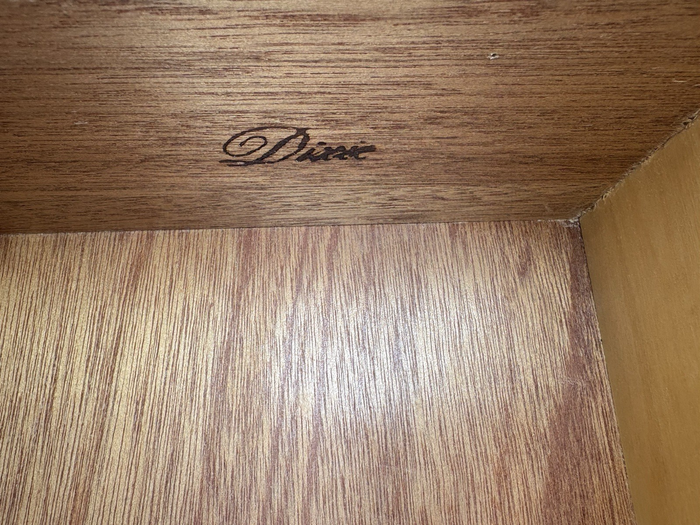 66727  Dixie Furniture Mahogany Dresser Chest Wood Carved Drawer Pulls