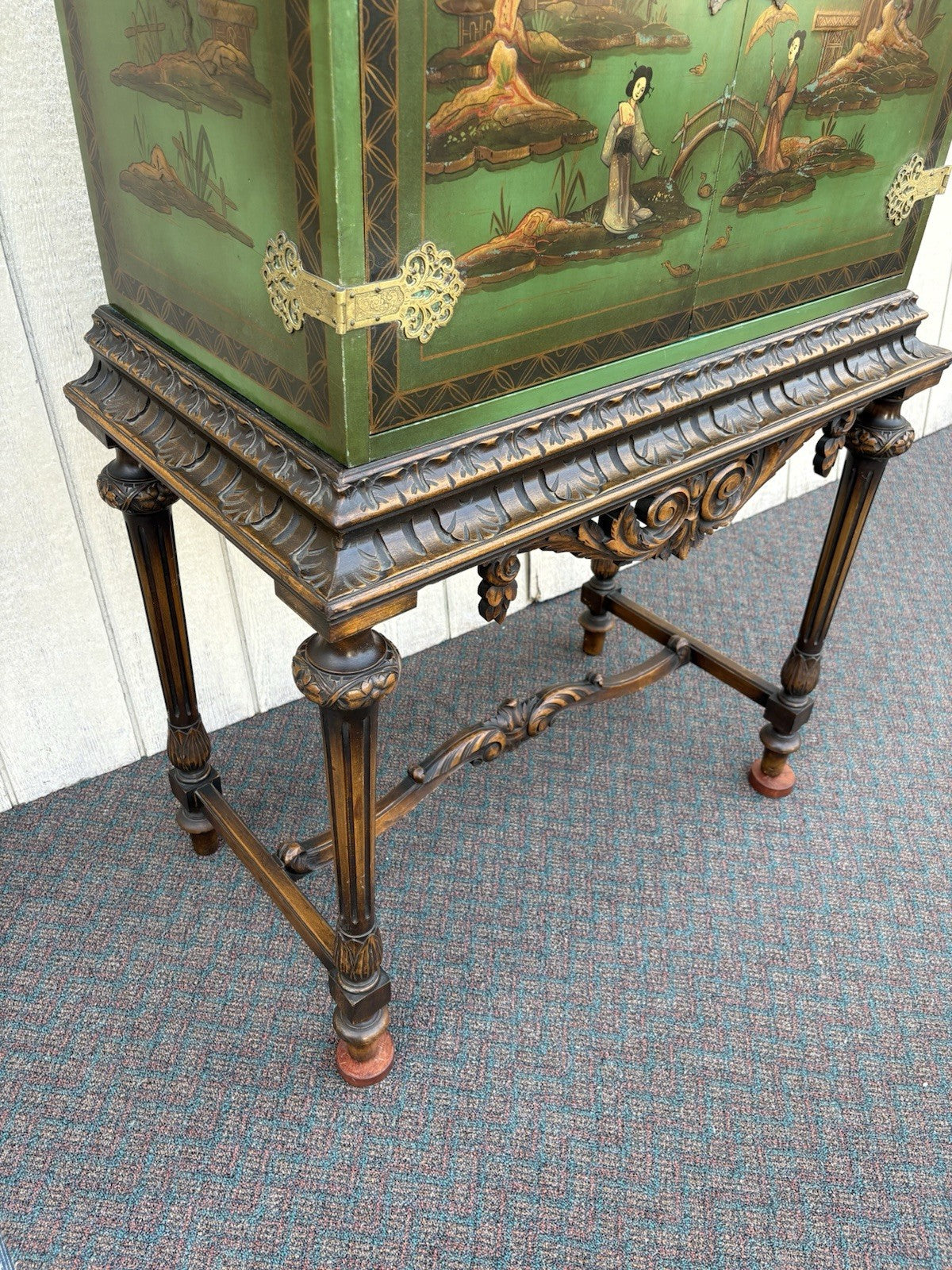 66912  Oriental Liquor Cabinet Bar Storage China Cabinet