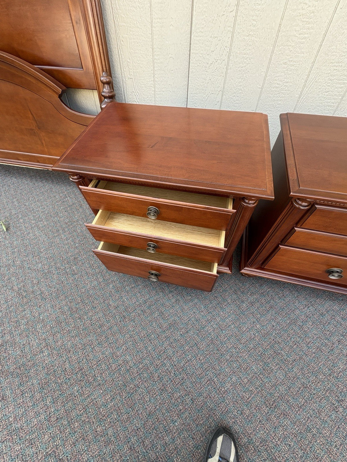 67025 KIMBALL Furniture Bedroom Set High, Low w/ Mirror. Queen Bed 2 Nightstands