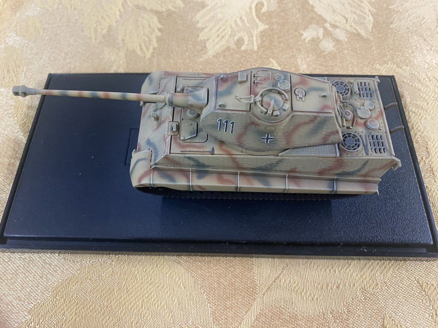 ES 46:    Group of 3  military  tanks