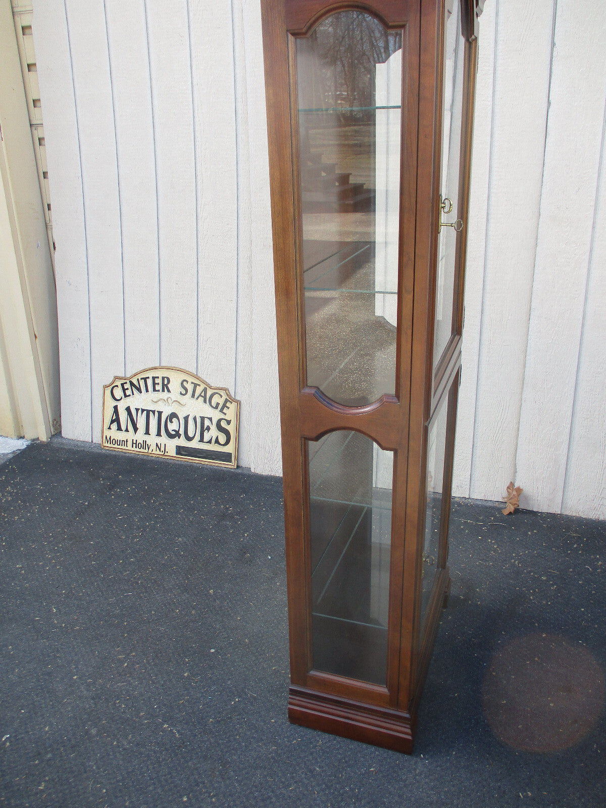 64173  Cherry Curio China Cabinet Etergie JASPER Furniture