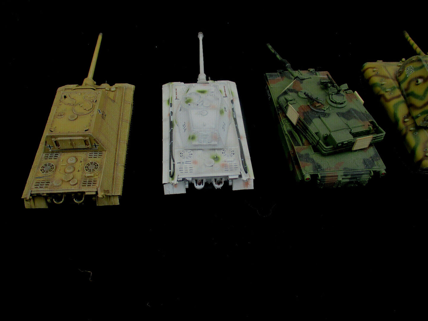 ES52 Dragon Armor Models WWII Collectible Model Grouping of 6 Military Tanks