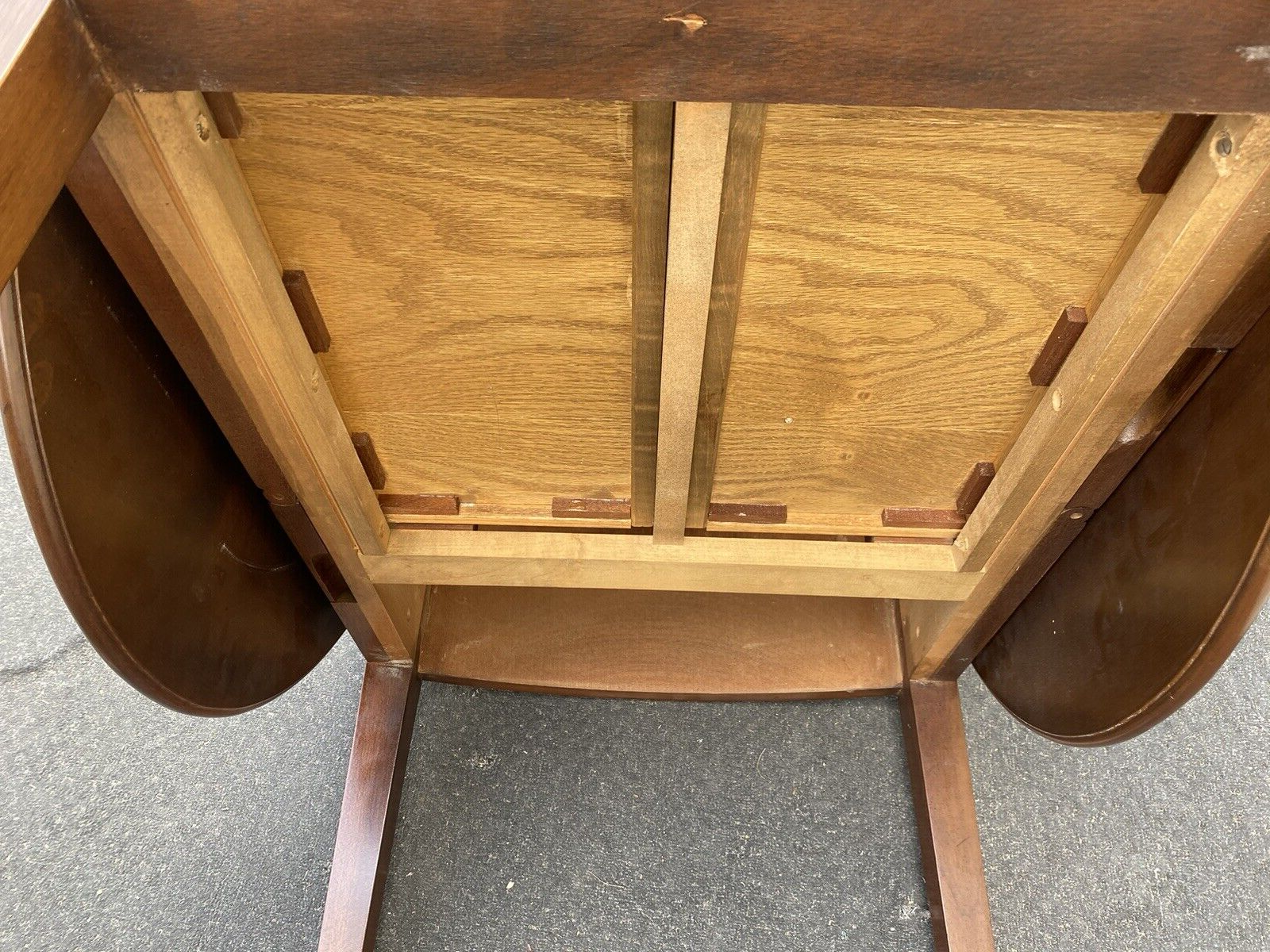 65838 WILLIAMSBURG ADAPTATION KITTINGER Mahogany  Dropleaf  Lamp Table Stand