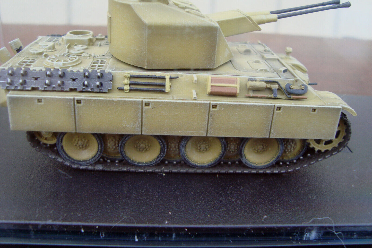 ES 1:     Pair Dragon Armor - WWII Military Small Tanks In Show Case