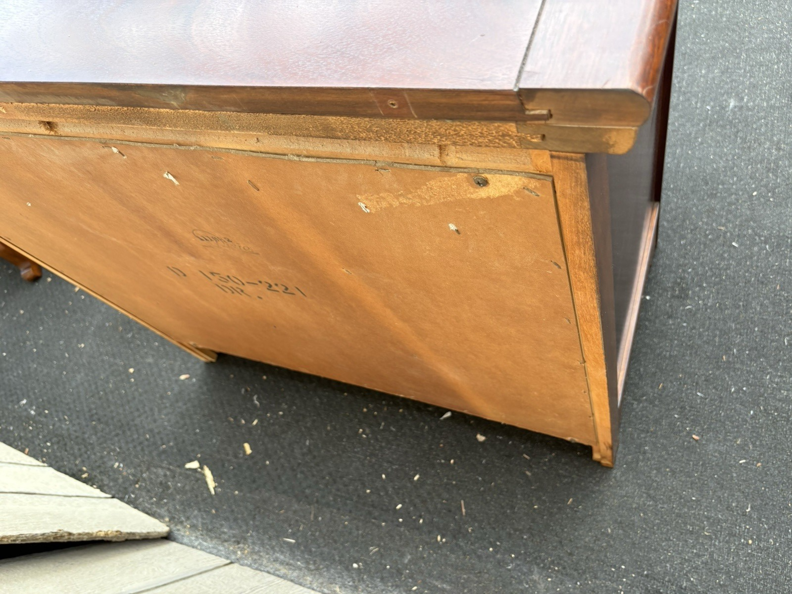 66727  Dixie Furniture Mahogany Dresser Chest Wood Carved Drawer Pulls