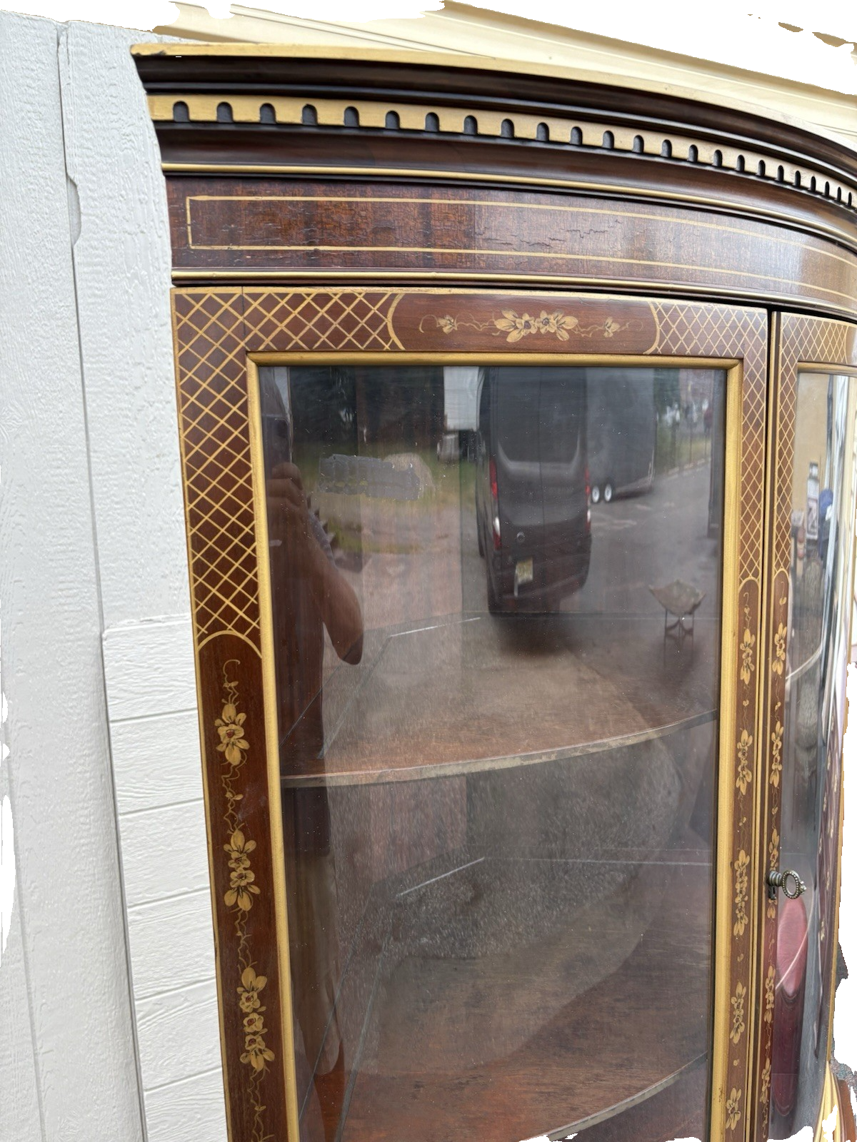 66946 Drexel Oriental Corner China Cabinet Curio