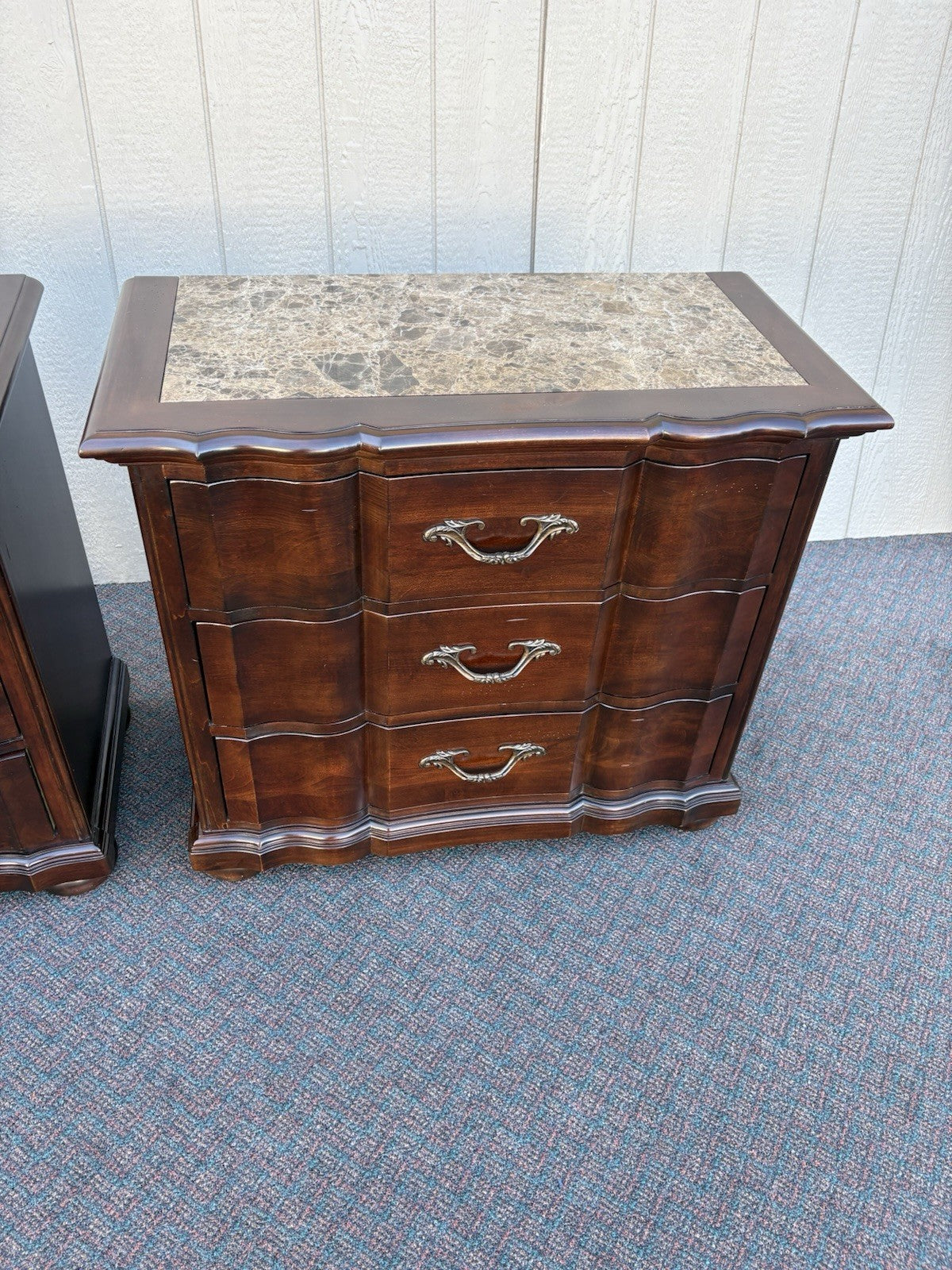 67105 Pair of BERNHARDT Modern Nightstand End Table Stand s