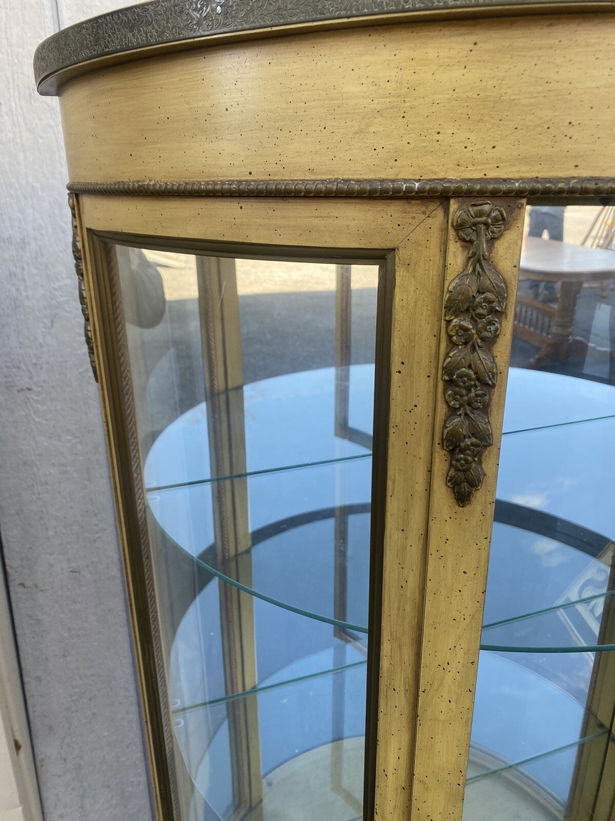 65247   LOUIS XV Curio China Cabinet