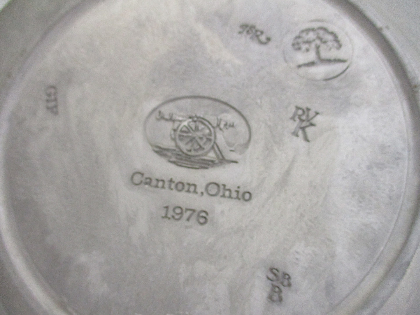 ES90 Collection of 6  Porcelain GREAT AMERICAN Revolution Plates in Pewter Frame