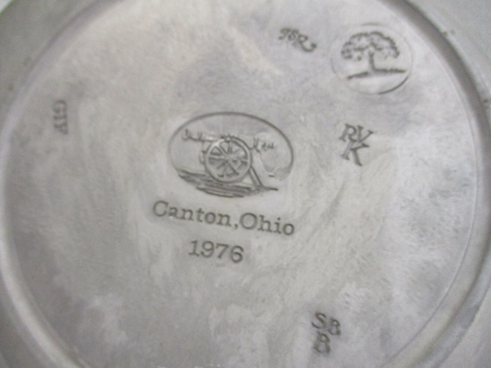 ES90 Collection of 6  Porcelain GREAT AMERICAN Revolution Plates in Pewter Frame