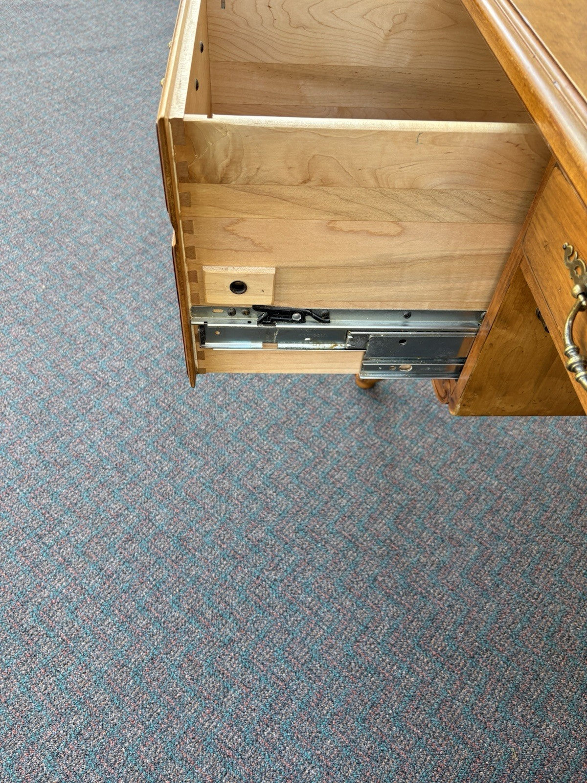 00001 Maple ETHAN ALLEN Executive Desk