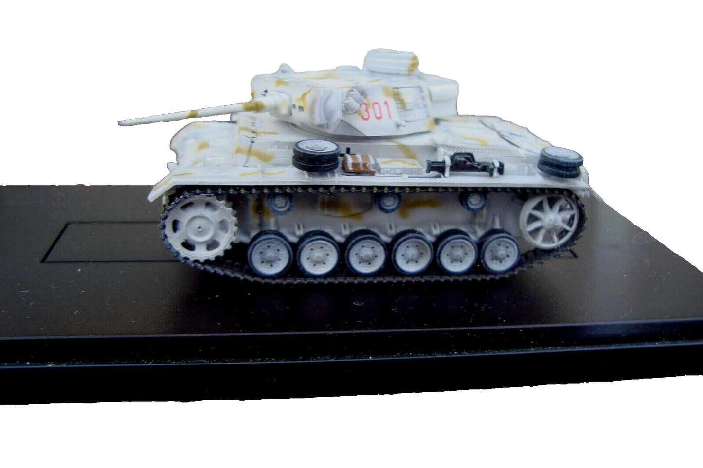 ES15 -   3 Military Tanks in Showcases