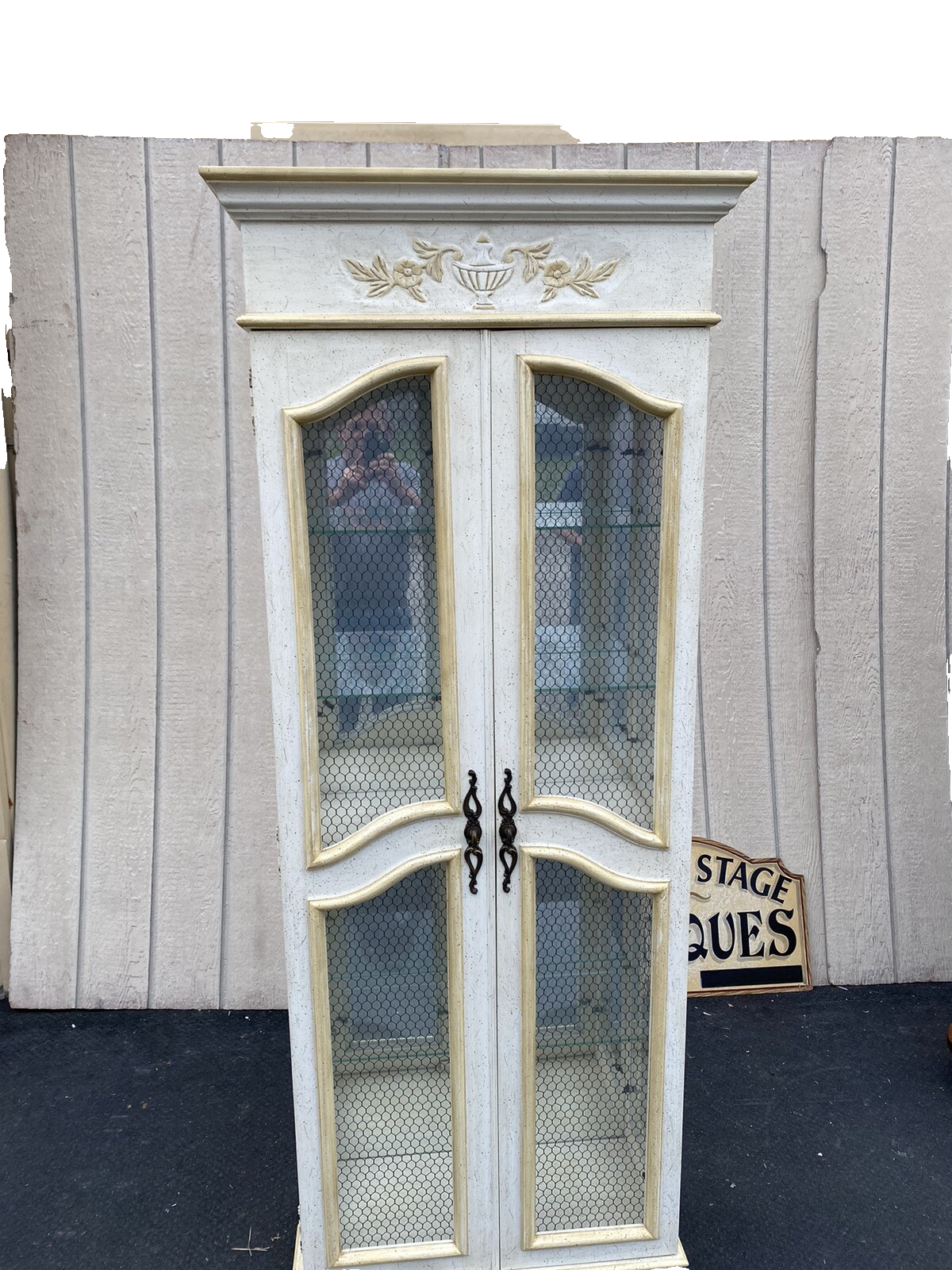65352   Decorator Curio Cabinet HEKMAN French Regency  ???