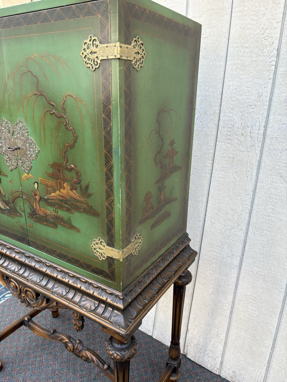 66912  Oriental Liquor Cabinet Bar Storage China Cabinet