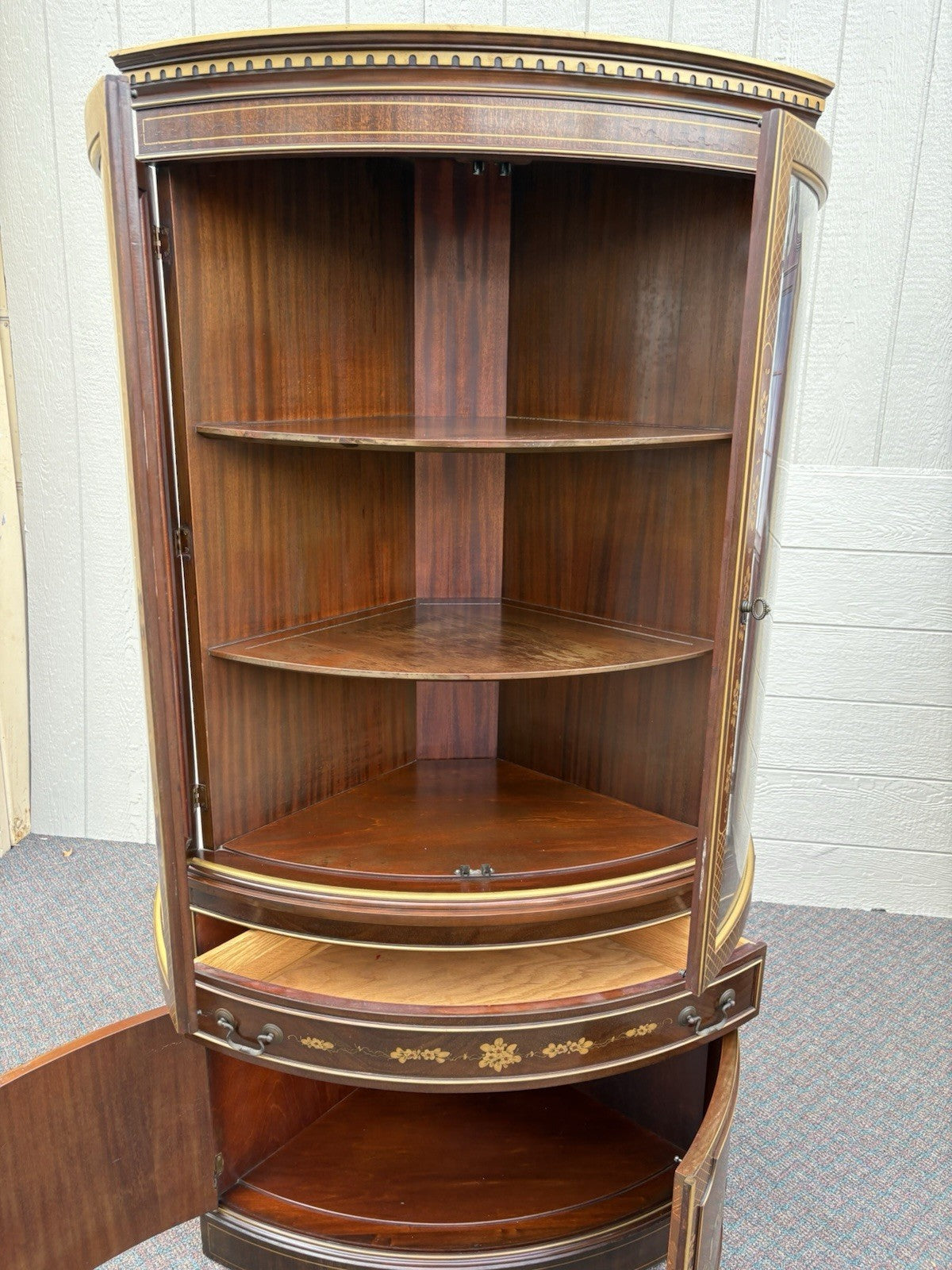 66946 Drexel Oriental Corner China Cabinet Curio