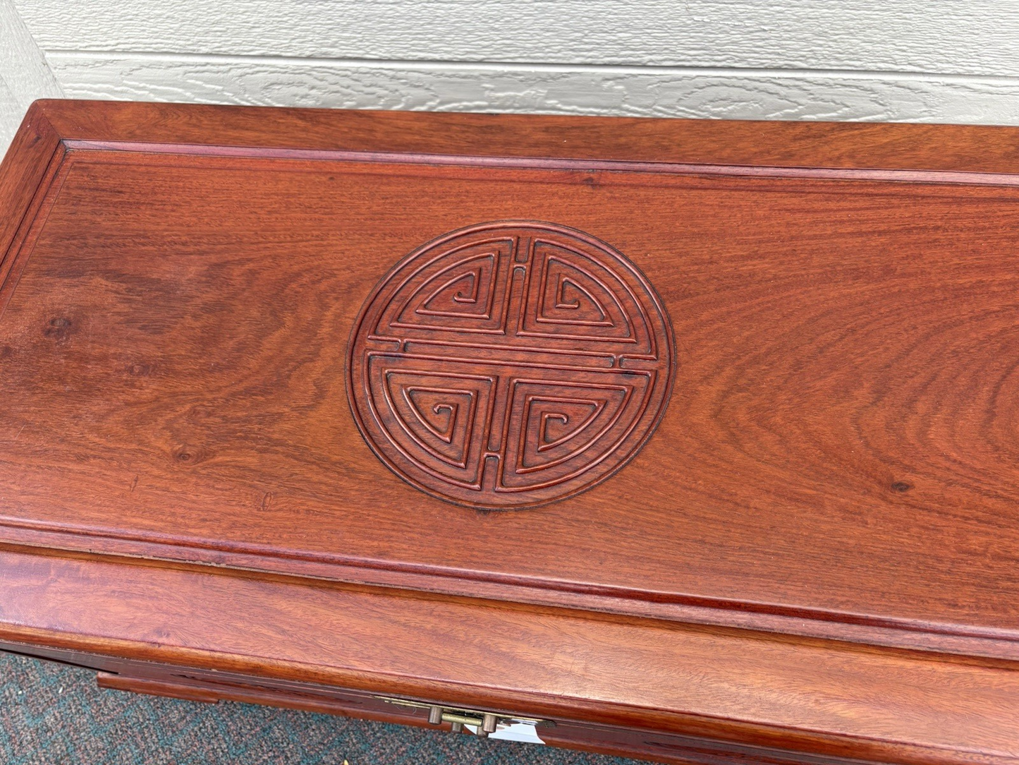 67075 Mahogany Oriental Blanket Chest With Sliding Tray