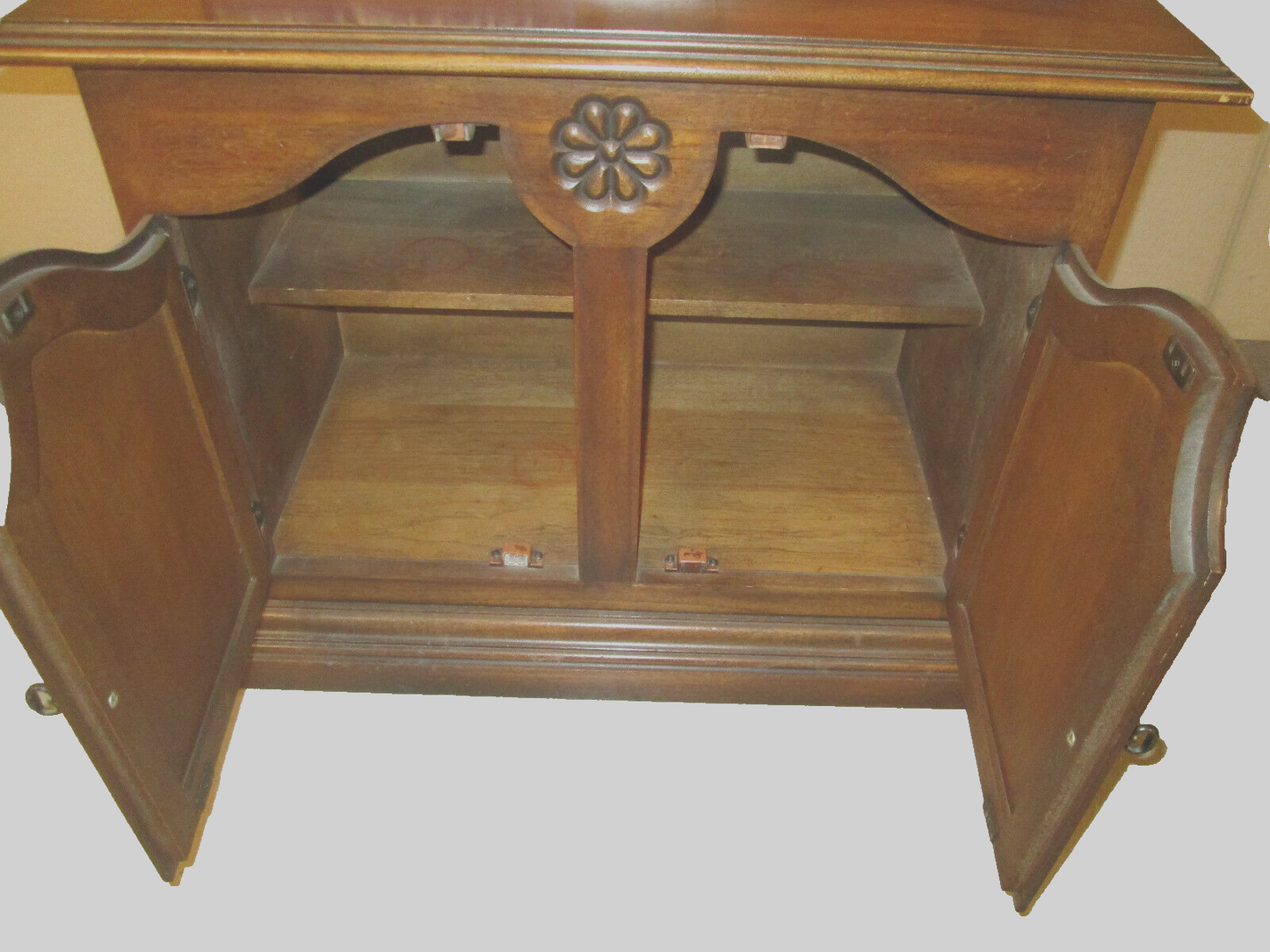 46502: MAHOGANY CURIO CABINET WITH BOOKCASE TOP