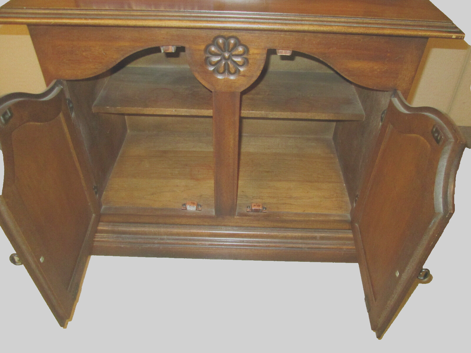 46502: MAHOGANY CURIO CABINET WITH BOOKCASE TOP