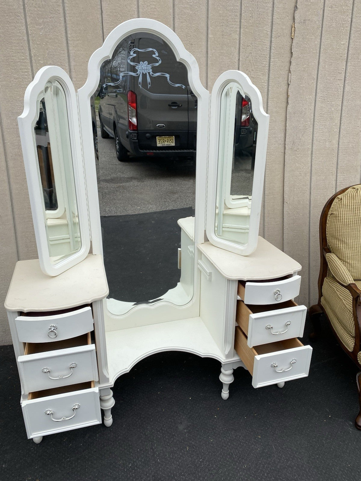 66535 Lexington Furniture Vanity Desk with Etched Glass Tri-Fold Mirror
