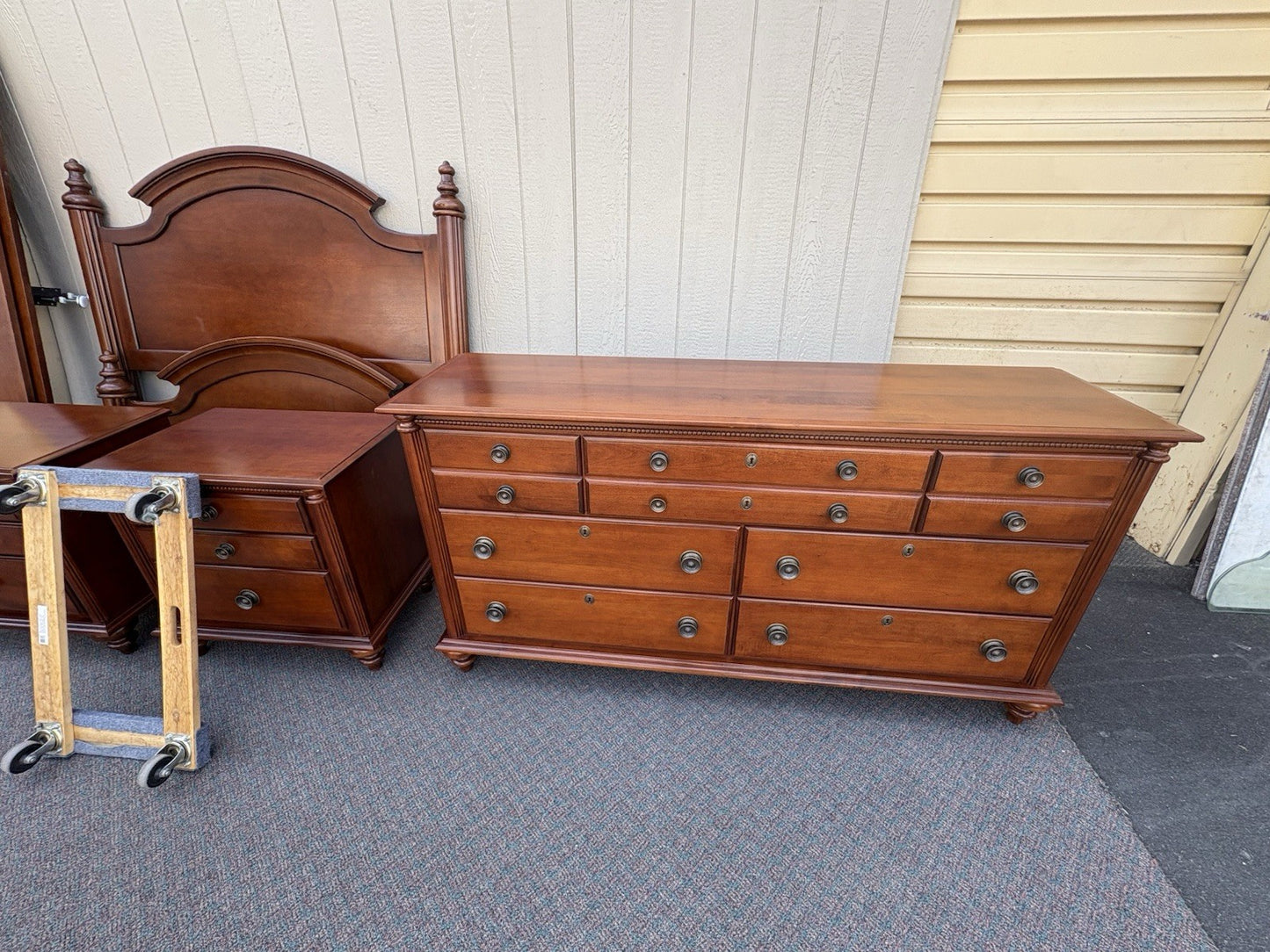 67025 KIMBALL Furniture Bedroom Set High, Low w/ Mirror. Queen Bed 2 Nightstands