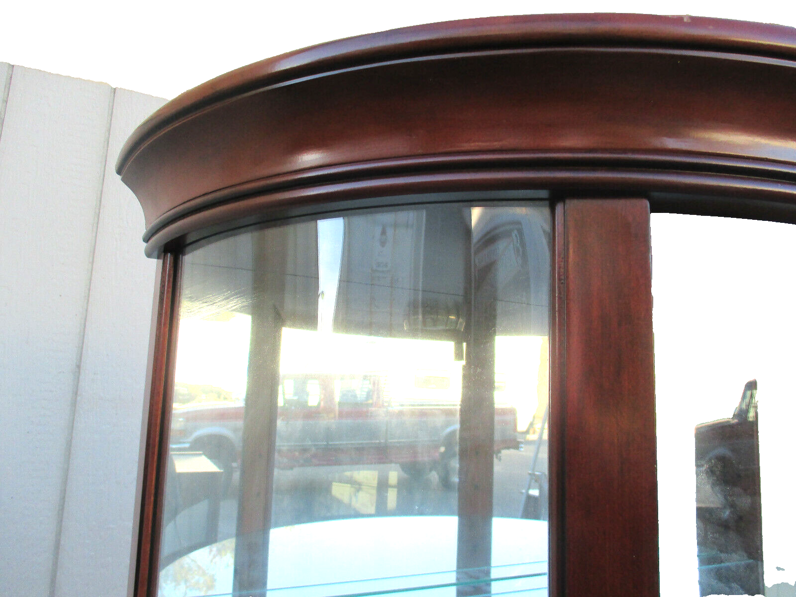 62294   Mahogany Bow Glass Curio China Cabinet HOME MERIDIAN