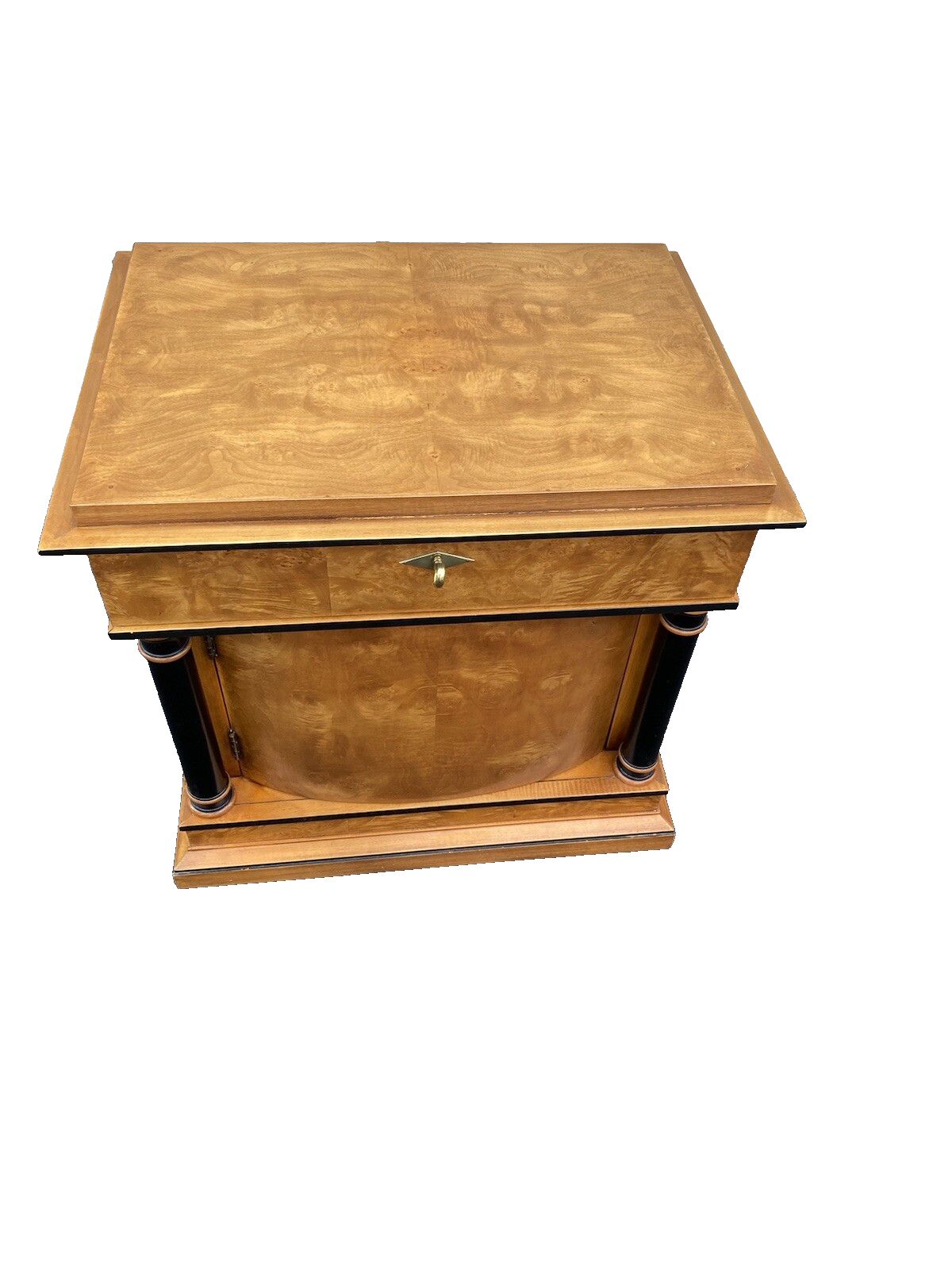 66292 E J VICTOR Classical Nightstand End Table