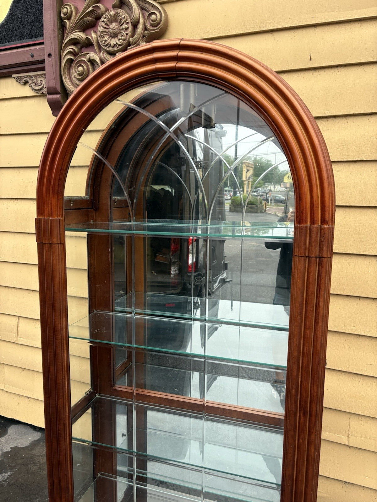 66655 Dome Top Mahogany ETCHED Glass  PULASKI China Cabinet Curio