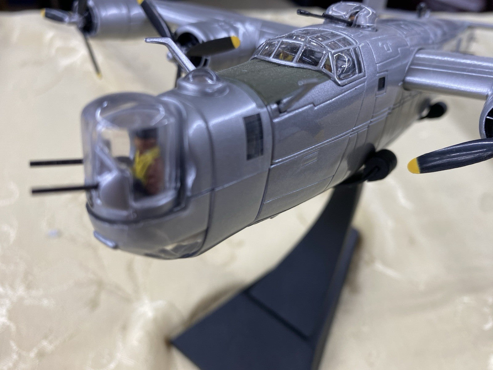 ES 231: Corgi B24 J Liberator Dragon and  his tail diecast Airplane AA34001