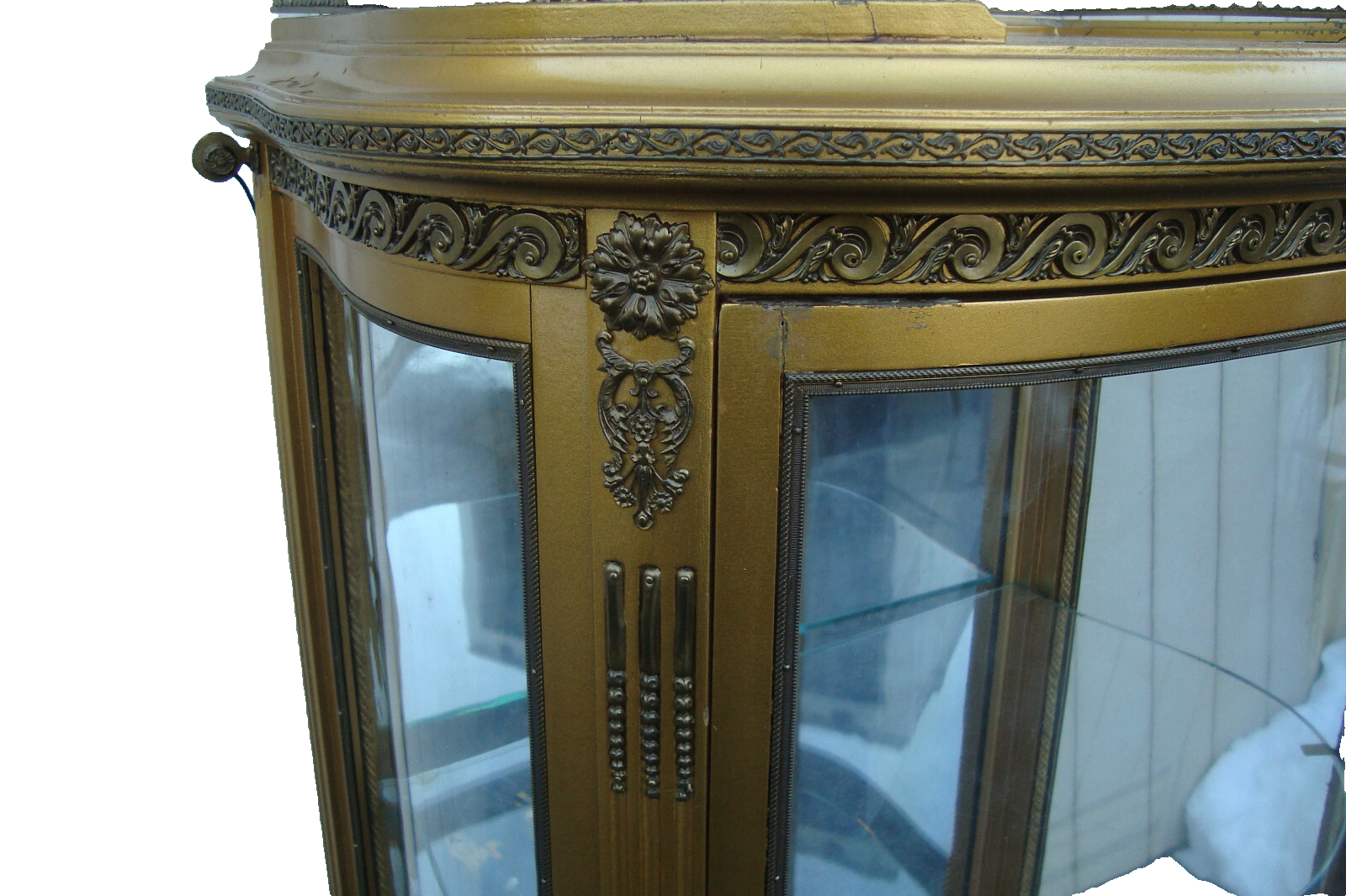 61738 Gold Bow Glass Lighted Curio Cabinet Etergie