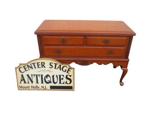 64354 Maple Queen Anne Cedar Lined Blanket Chest