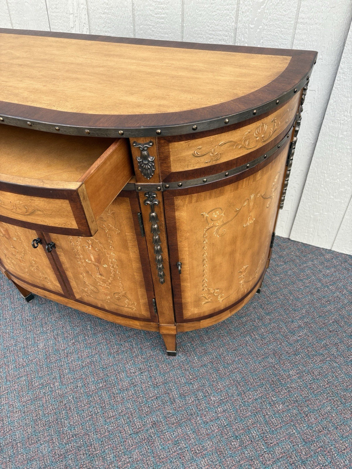 67144 HOOKER Furniture Seven Seas Decorator Sideboard Server Cabinet