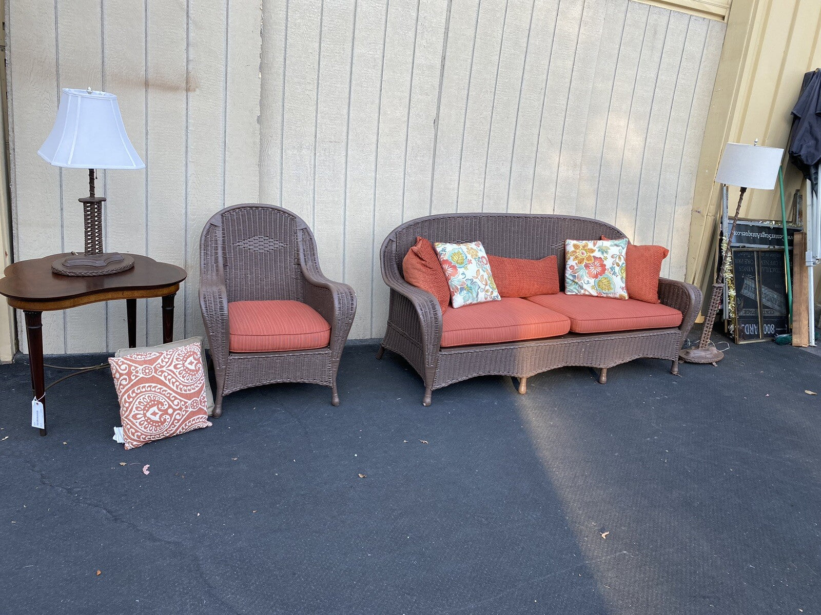 66020   Antique Victorian Wicker  Sofa Couch Armchair Chair with 2 lamps