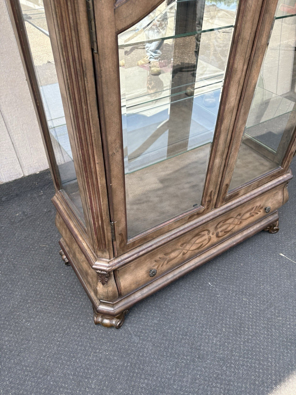 66922  HOWARD MILLER Decorator EMERSON  Curio China Cabinet