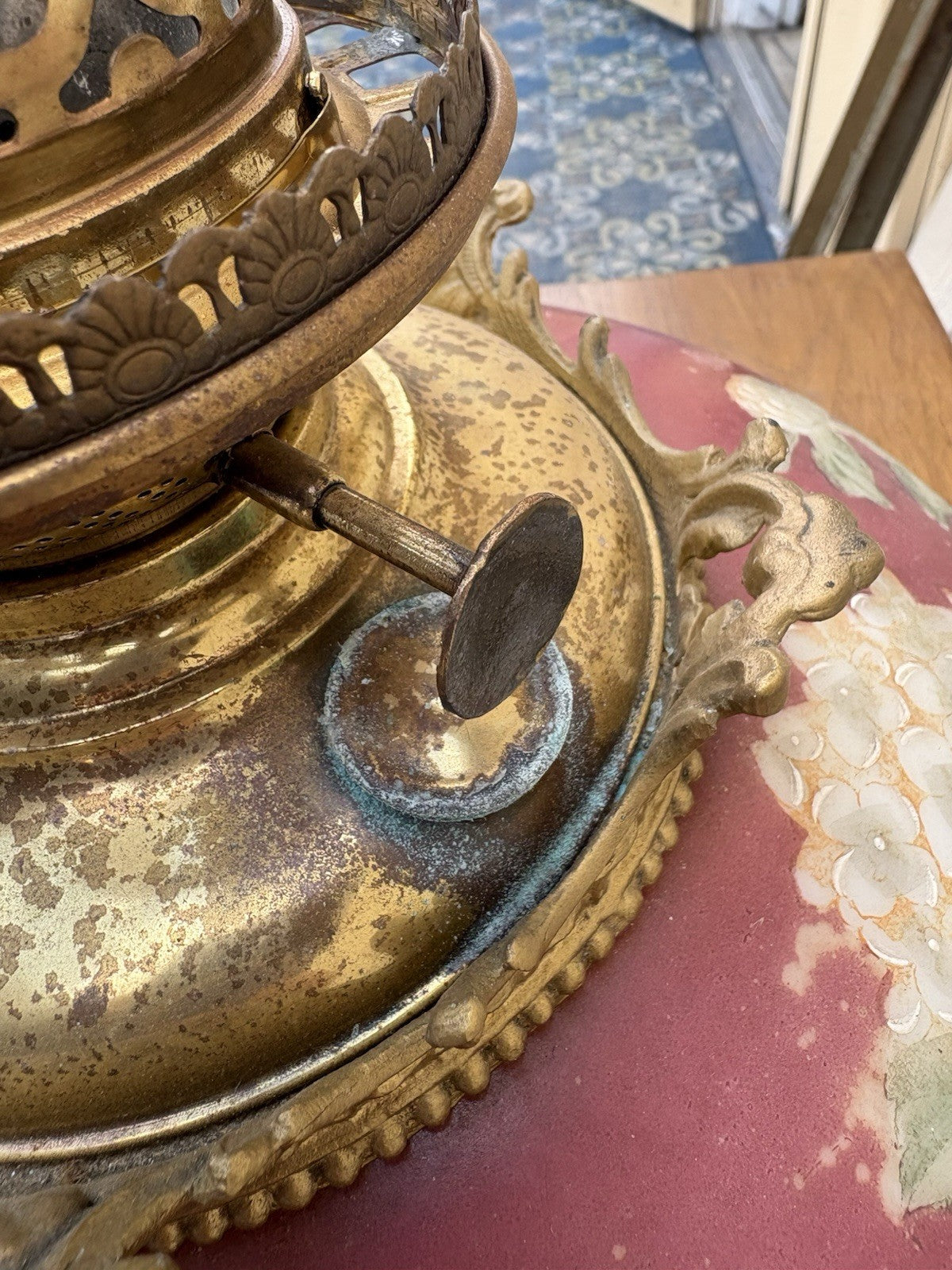 66594  Antique Gone With The Wind Electrified Oil Lamp