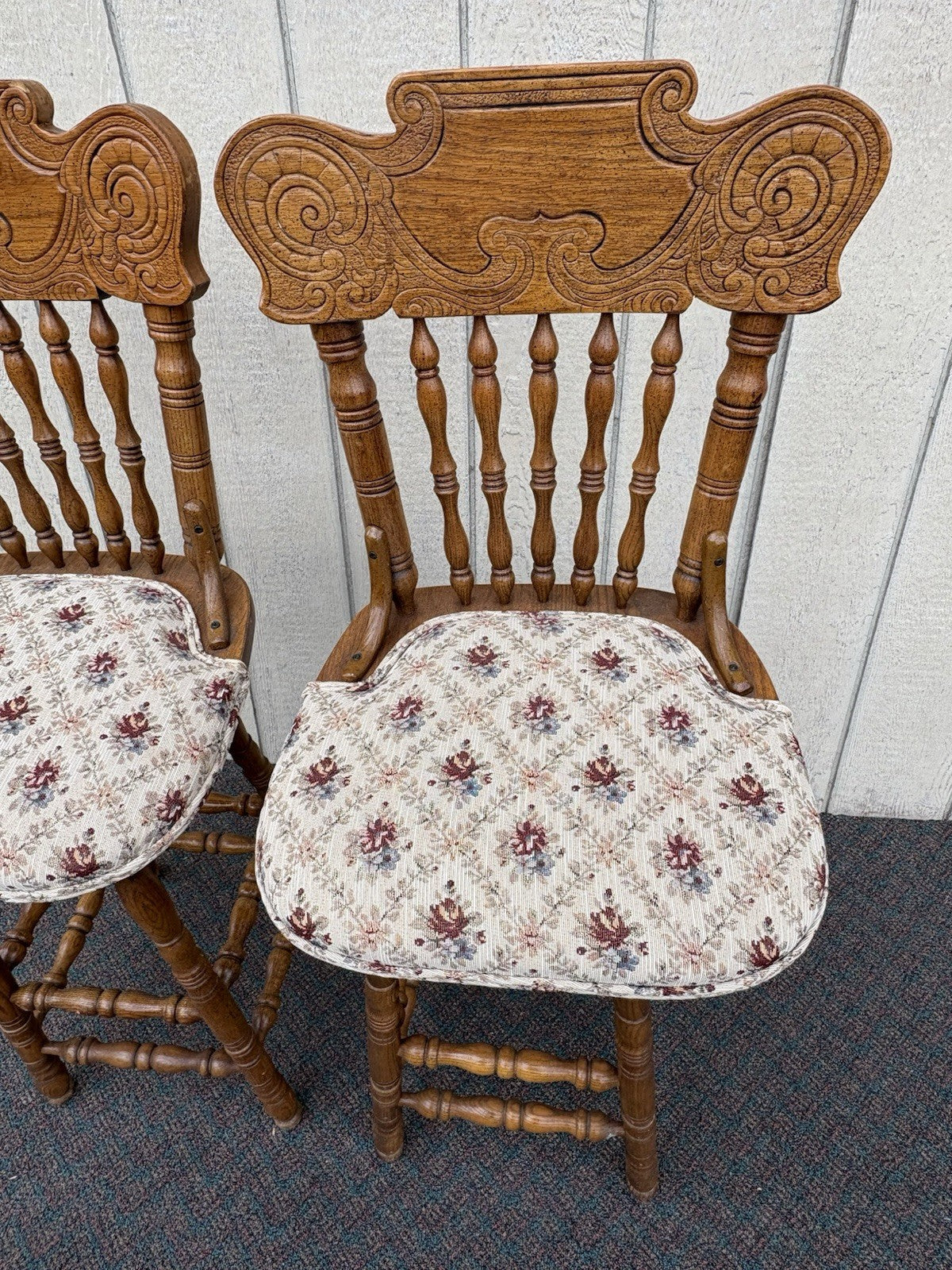 66334  Oak Tile Top Bar Liquor Cabinet with 2 Barstools Swivel  Stool Chair s