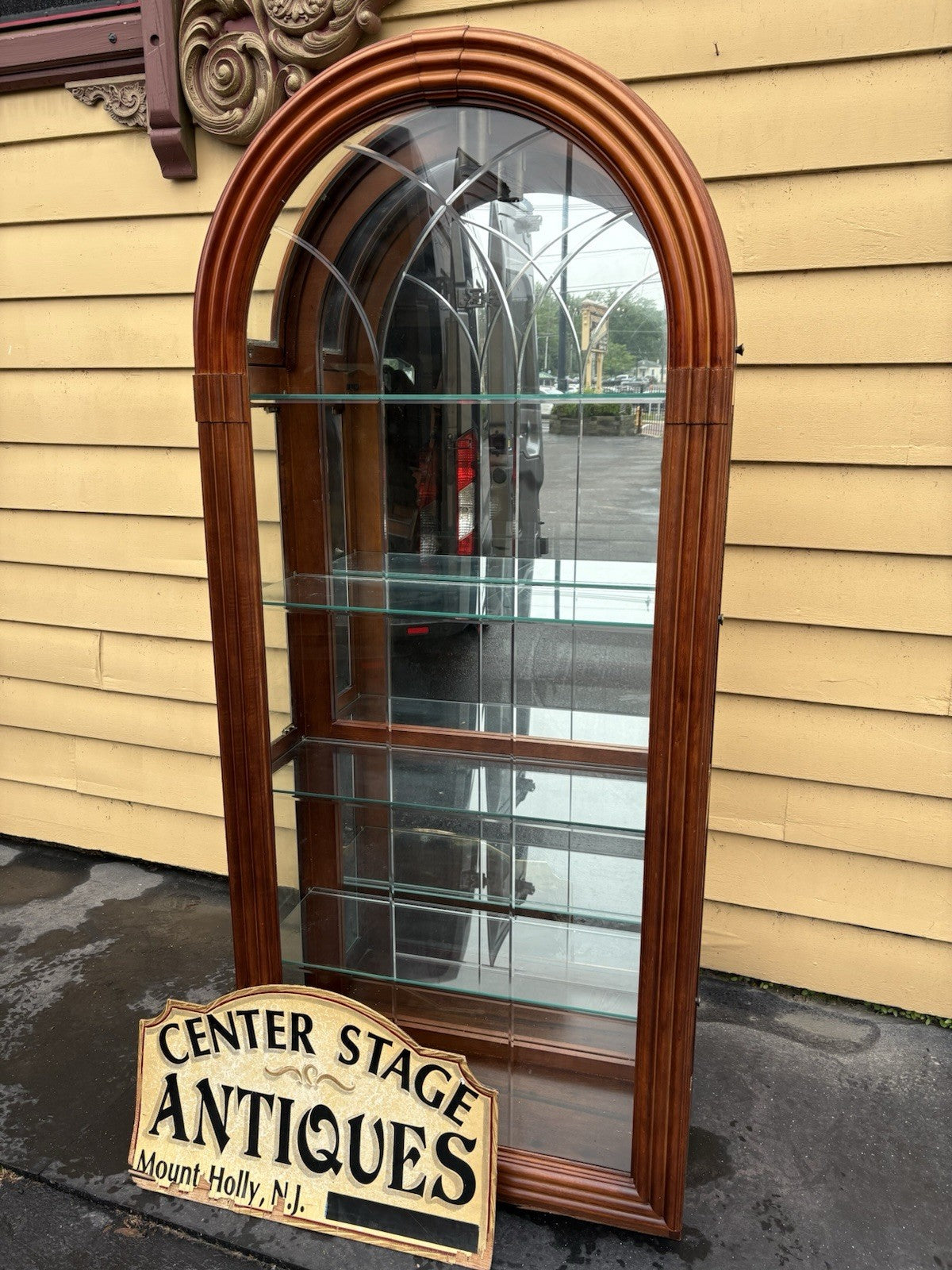 66655 Dome Top Mahogany ETCHED Glass  PULASKI China Cabinet Curio