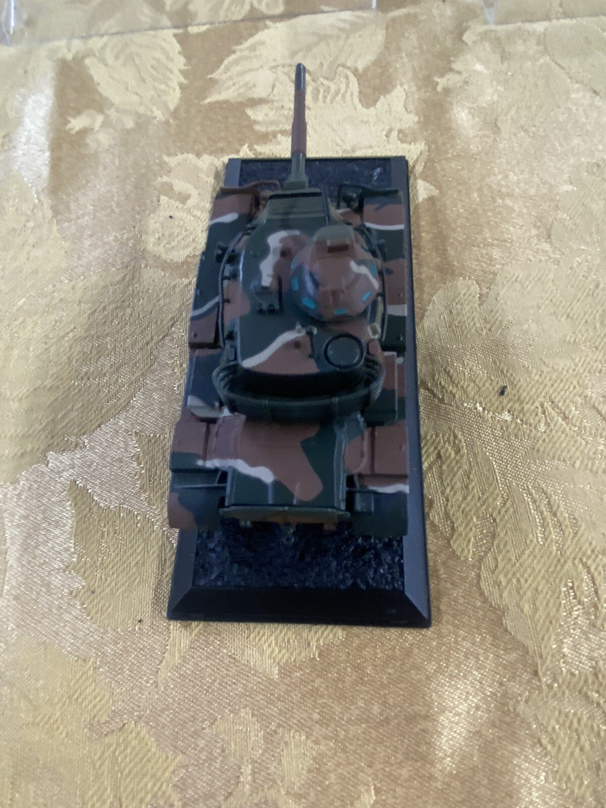 ES 48  :   3 Diecast Military Tanks with showcases  6 1/4" x 2 1/2" x 2 1/2"H