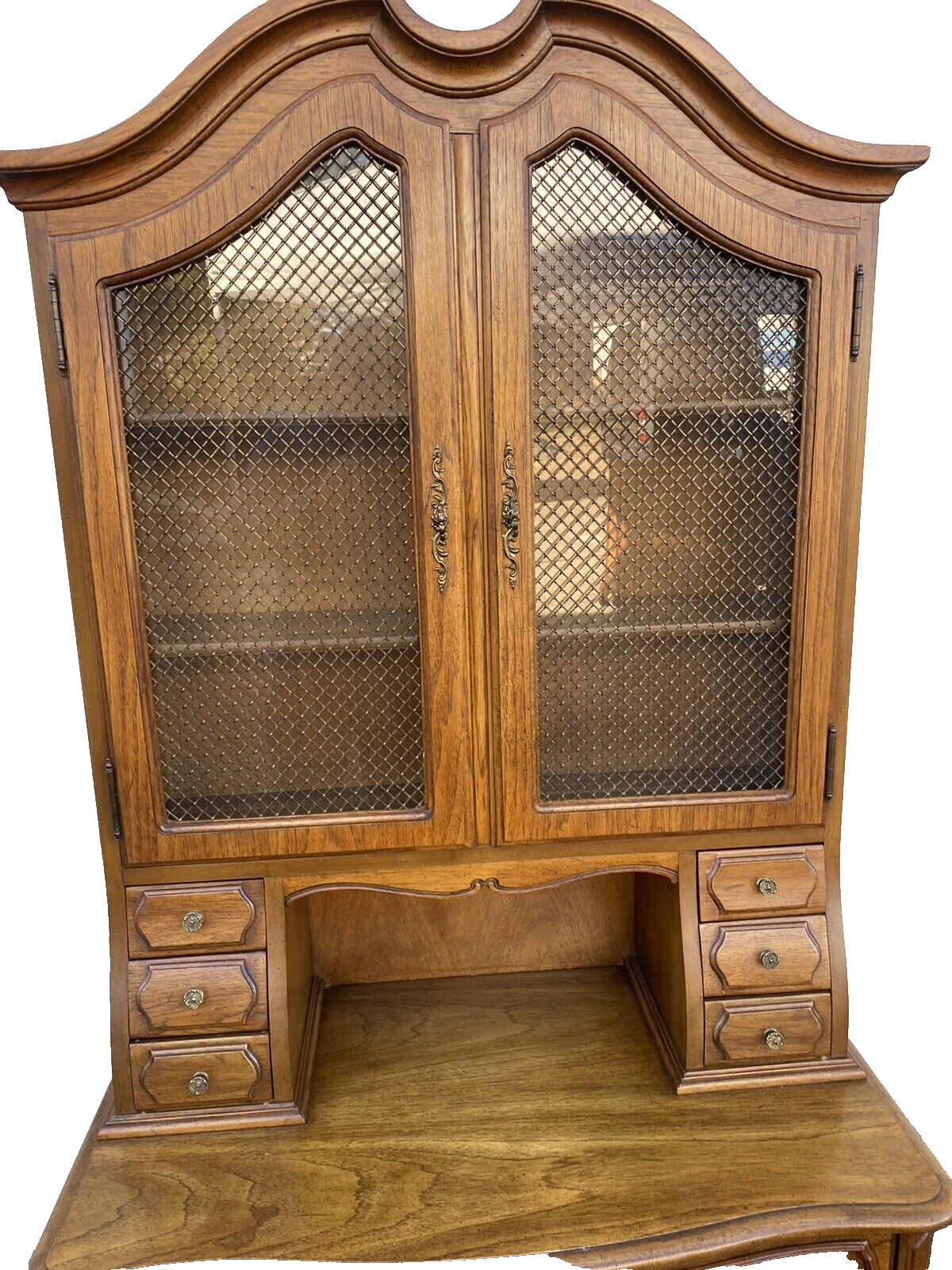 66017   THOMASVILLE Oak French Country W/ Bookcase Top