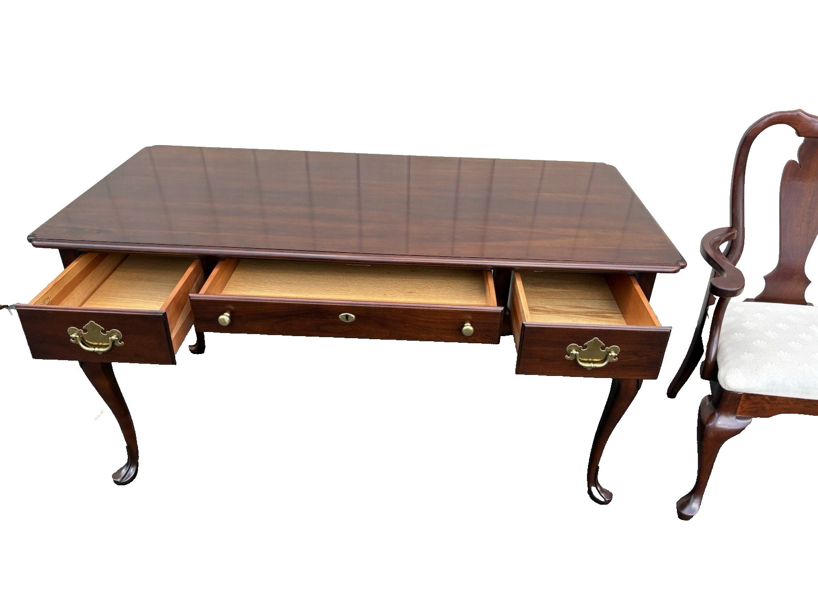 66639   STATTON Mahogany Executive Desk with Chair