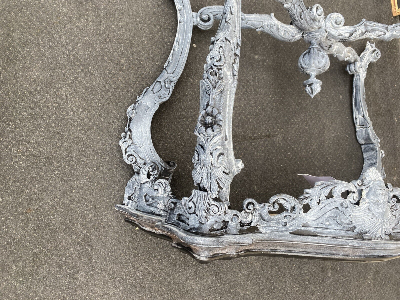 65115    Decorator Hand Carved Console Table Stand