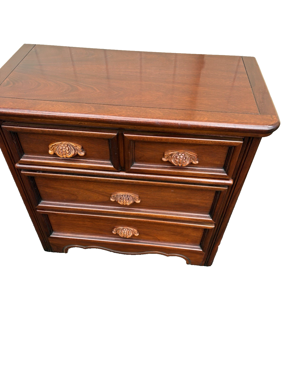 66727  Dixie Furniture Mahogany Dresser Chest Wood Carved Drawer Pulls