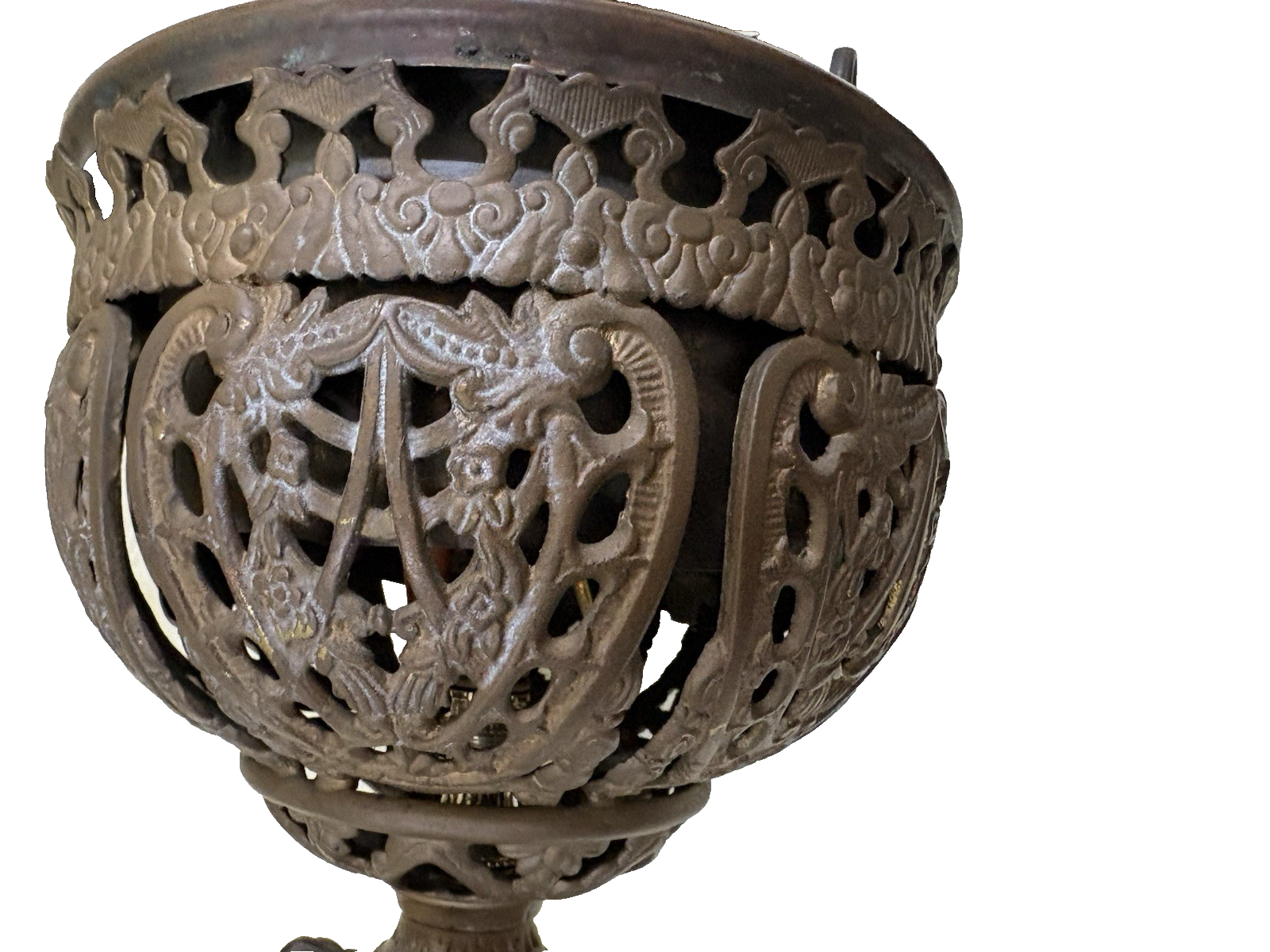 64951   Antique Victorian Oil Lamp with glass globe