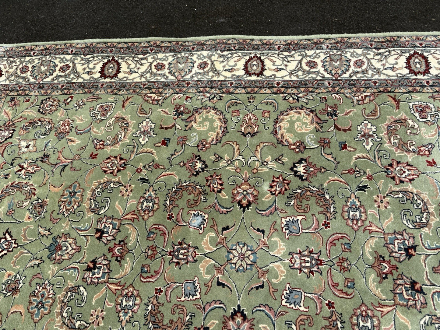 RUG 10: Oriental Carpet Rug SIZE 9' 6" x 6'