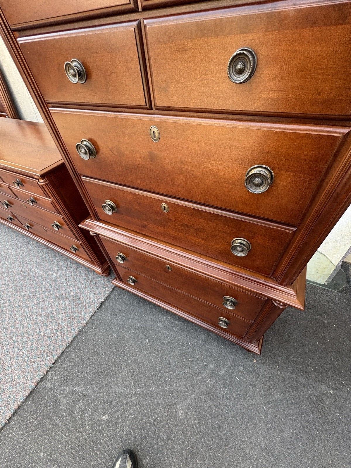 67025 KIMBALL Furniture Bedroom Set High, Low w/ Mirror. Queen Bed 2 Nightstands